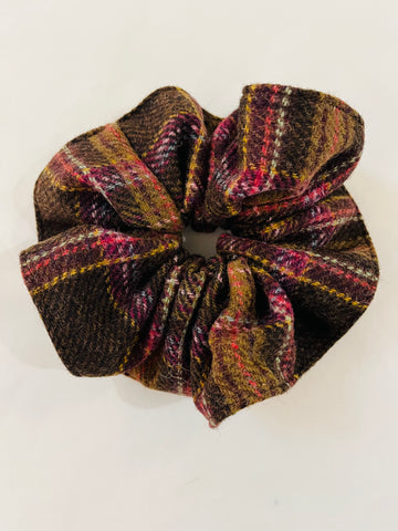 Medium Scrunchie in Brown Check Wool