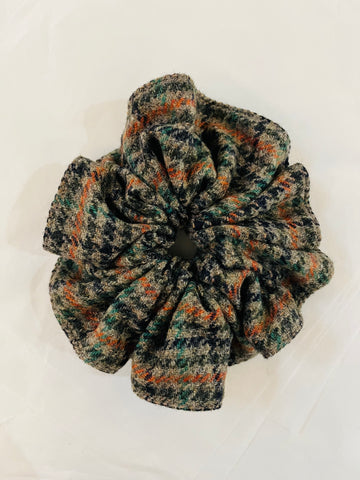 Medium Scrunchie in Autumn Wool