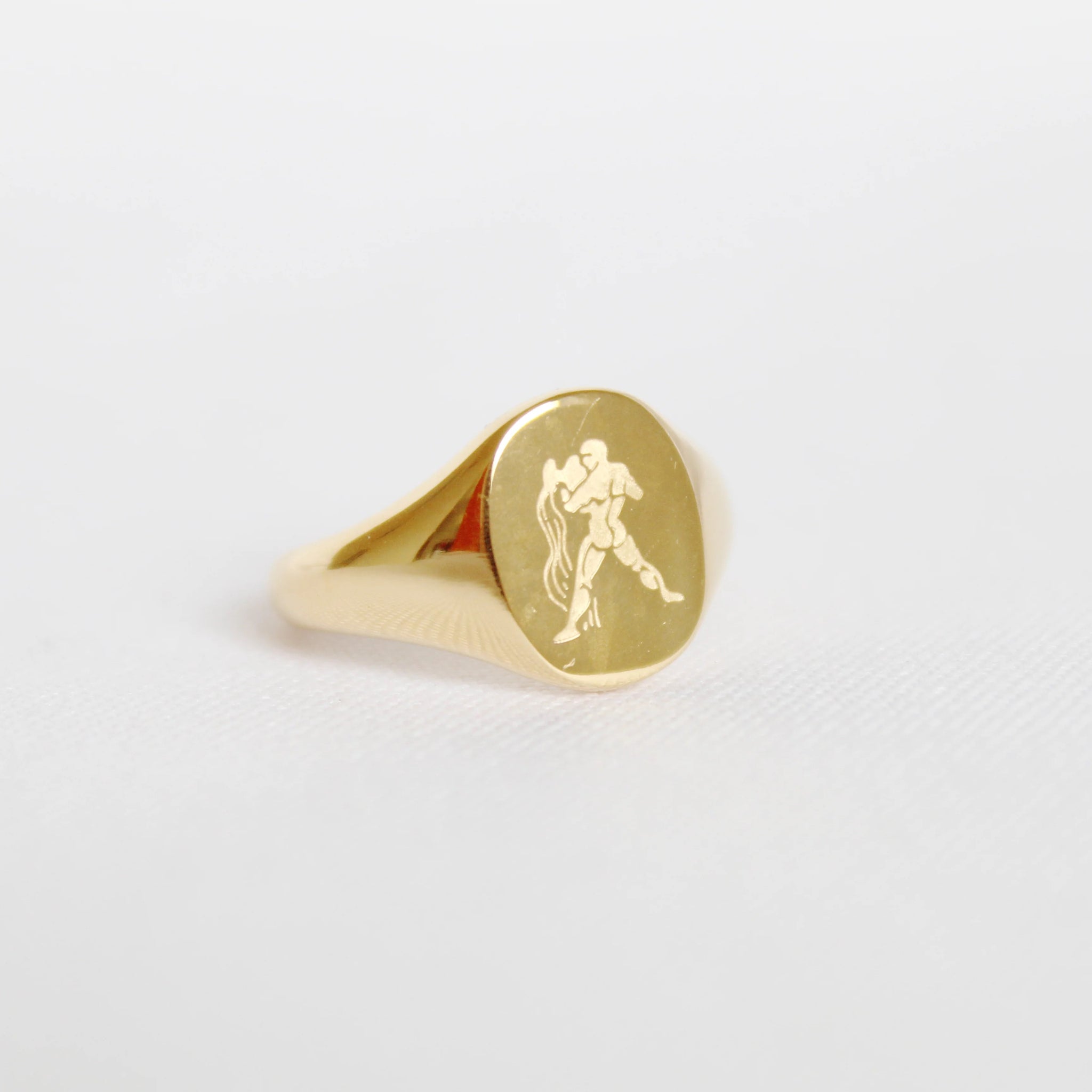 Zodiac Signet Ring in Gold - Aquarius