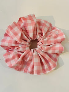 Medium Scrunchie in Pink Gingham