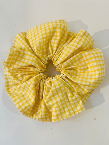 Medium Scrunchie in Yellow Gingham