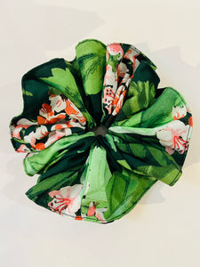 Medium Scrunchie in Floral