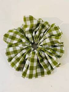 Medium Scrunchie in Green Gingham