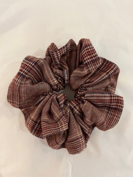 Medium Scrunchie in Burgundy Check