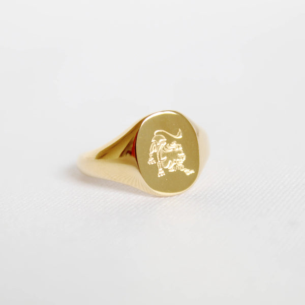 Zodiac Signet Ring in Gold - Leo